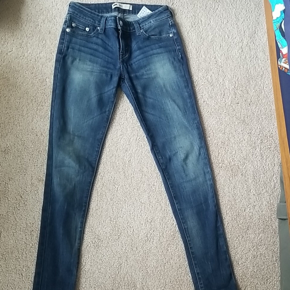 Levi's - Picture 1 of 4